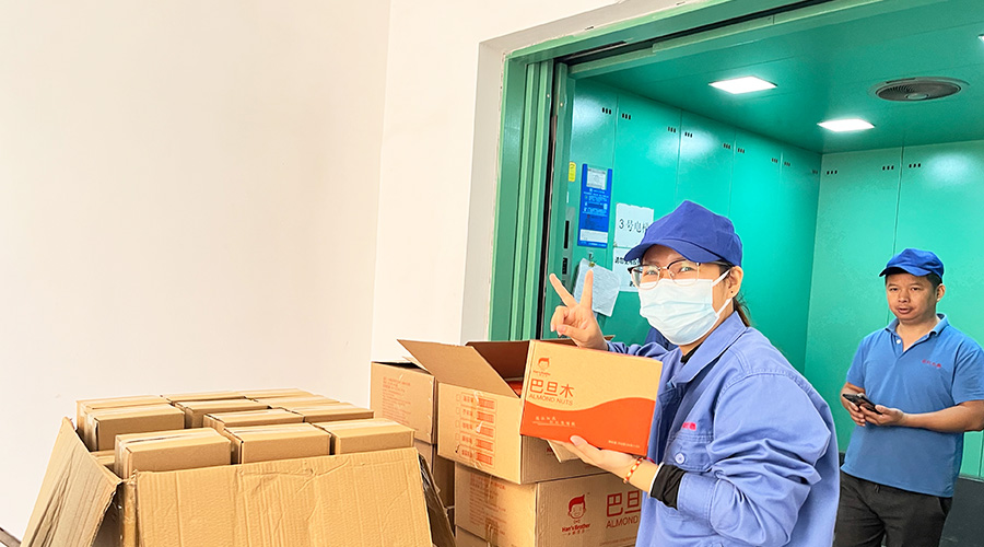 喜笑顏開！三八婦女節(jié)  金環(huán)電器發(fā)放禮品暖人心