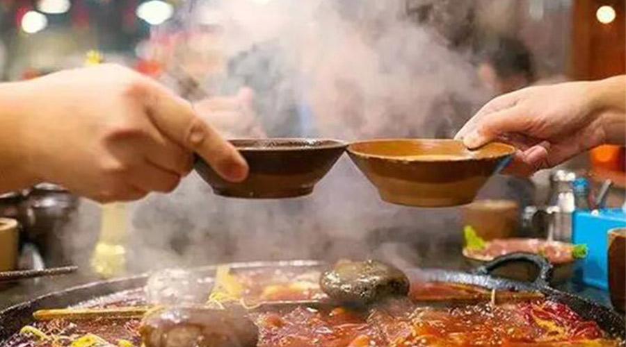 冬天火鍋團(tuán)建引來一身火鍋味  衣物烘干機(jī)化解職場尷尬！